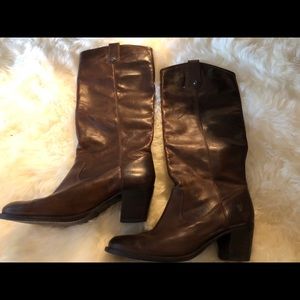 GORGEOUS Frye boots!